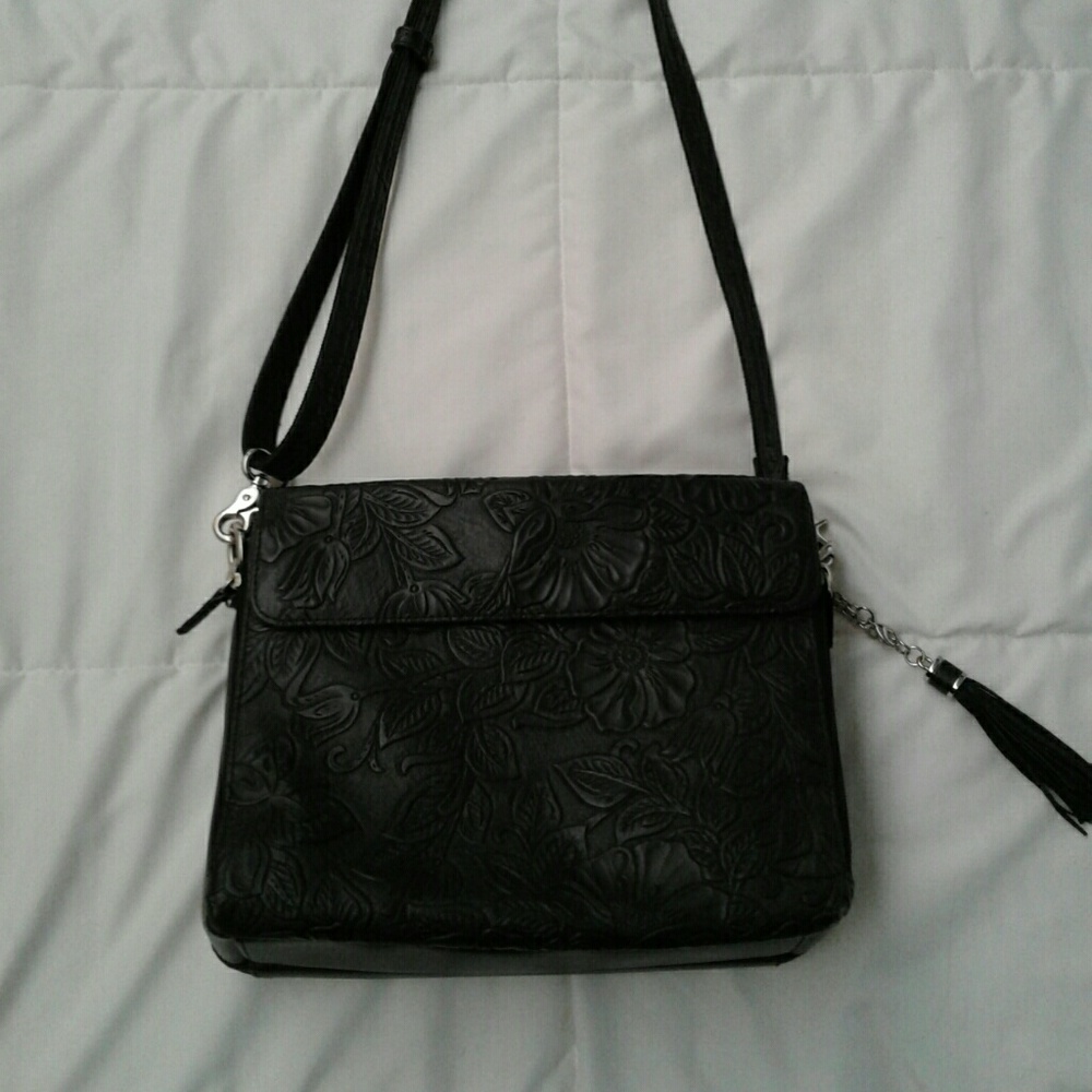 Black leather gun toten mamas cross body